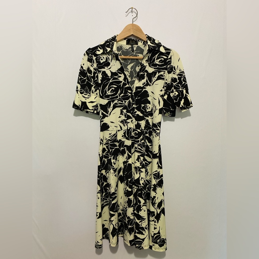 Vintage‎ Guess Floral Dress Size Small Ivory Black Collared Button Accent USA